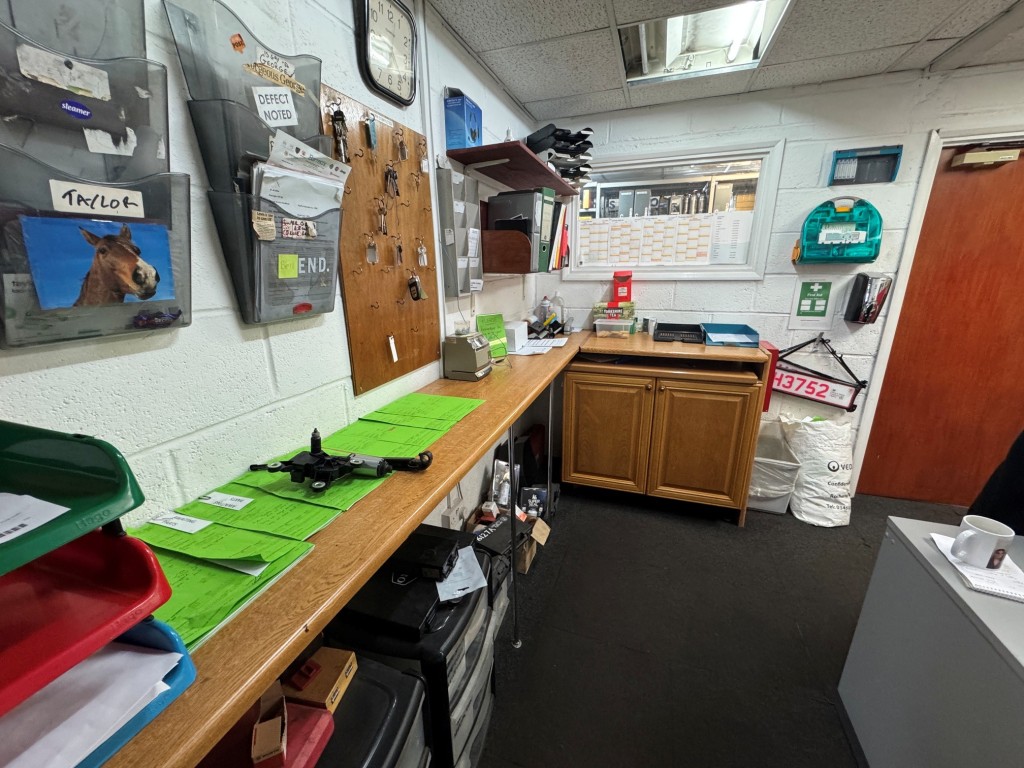 Lot: 82 - FREEHOLD CAR SALES SITE, SHOWROOM & WORKSHOP WITH REDEVELOPMENT POTENTIAL. - job Sheet office near workshop
